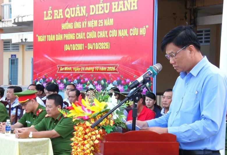 Ảnh: Đ/c Trần Trung Lập, Phó Bí Đảng ủy, Chủ tịch UBND xã phát biểu tại buổi  Lễ. 