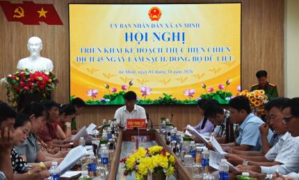 Ảnh: Ông Trần Trung Lập, Phó Bí Đảng ủy, Chủ tịch UBND xã chủ trì hội nghị.