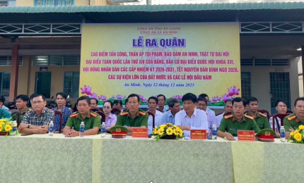 Ảnh: Lãnh đạo dự lễ ra quân